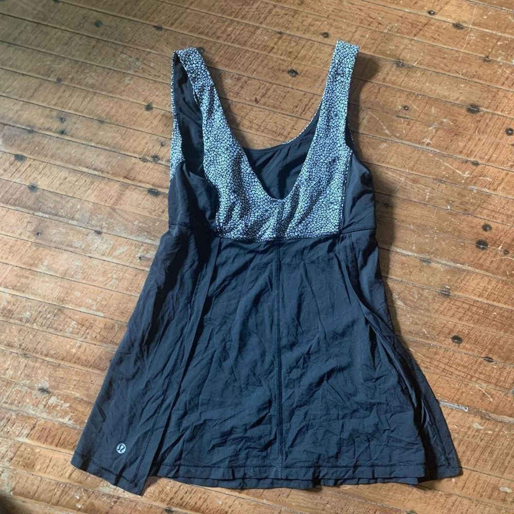 Lululemon Wrapper’s Delight black and white Athleisure top